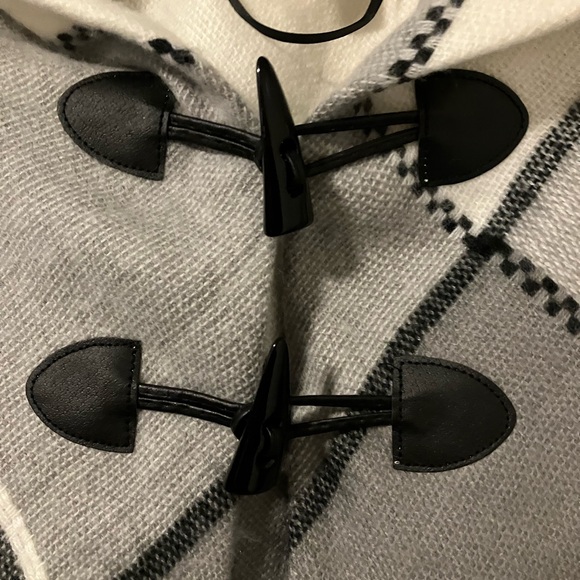 Christopher and Banks poncho with toggle buttons. Size L. - Picture 2 of 4